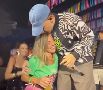 Imagem - João Gomes interrompe show na Sapucaí para homenagear pesquisadora