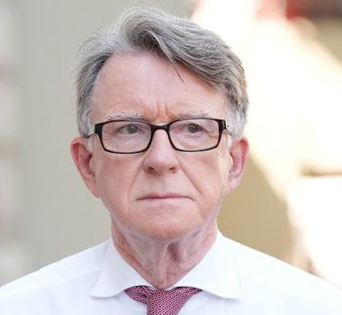Imagem - Ex-embaixador britânico Peter Mandelson é preso após escândalo ligado a Epstein
