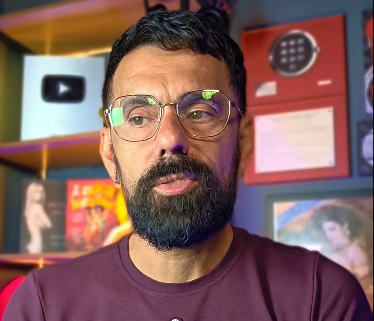 Ativista LGBT critica “bancada da Bíblia” durante desfile de bloco em São Paulo