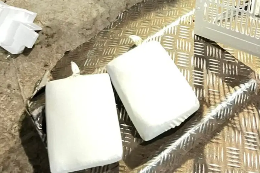 Base Candiru intercepta drogas escondidas em eletrodomésticos em embarcação vinda de Manaus