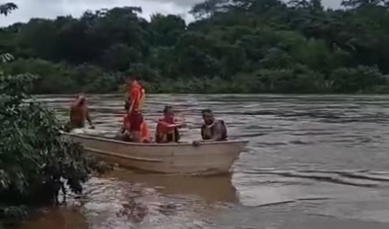 Bombeiros ficam à deriva após voadeira bater em ponte no Pará