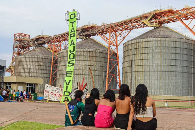 Indígenas invadiram e ocuparam o terminal portuário da Cargill em Santarém, no Pará - 
