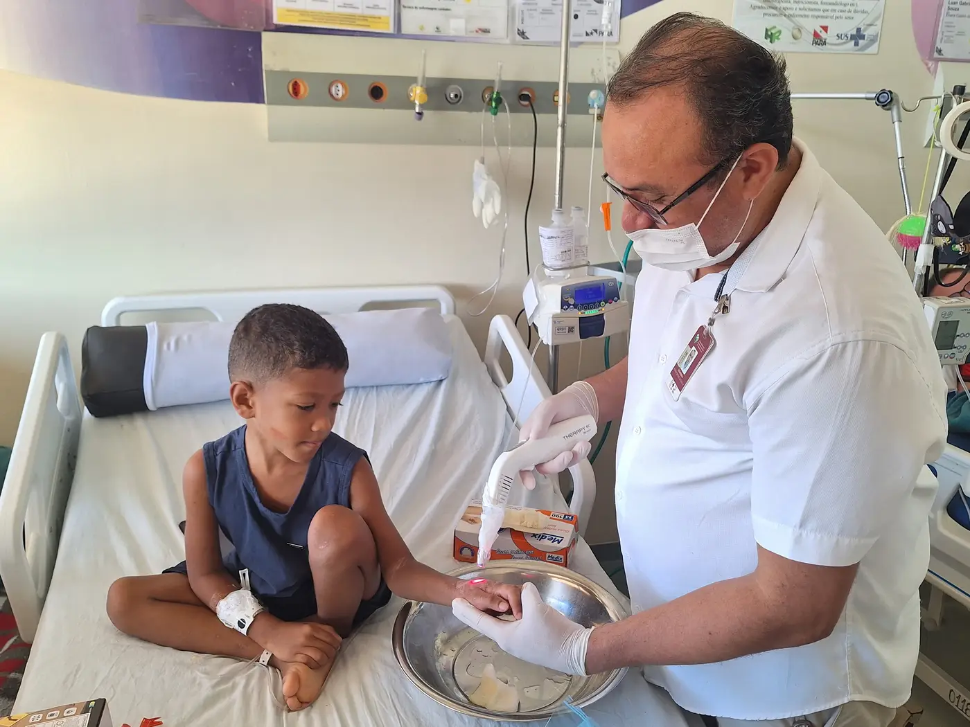 Imagem - Atacado por cobra em Novo Progresso, criança recebe alta após um mês internado