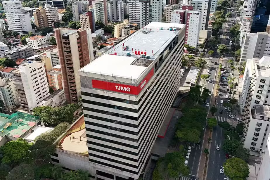 A decisão também restabelece a condenação da mãe da vítima, denunciada por omissão.

