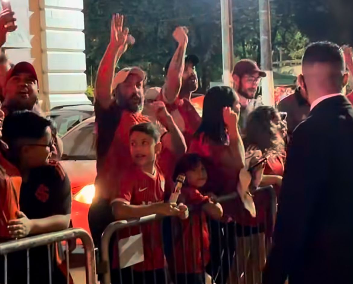 Imagem - Torcida do Internacional lota hotel em Belém com festa antes de duelo contra o Remo