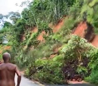 Imagem - Morador flagra deslizamento de terra em Juiz de Fora