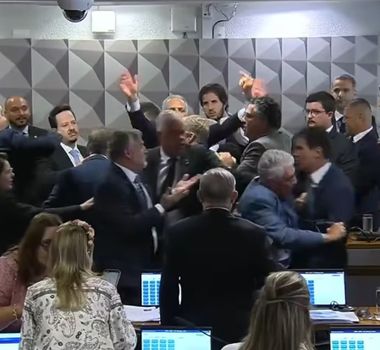 Imagem - Confusão toma conta da CPI do INSS na Câmara após quebra de sigilo de Lulinha