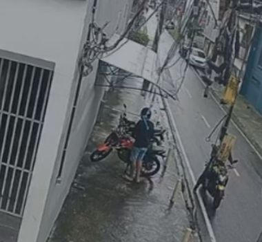 Imagem - Dupla furta motocicleta em plena luz do dia na Sacramenta, em Belém