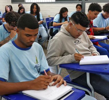 Imagem - Ensino médio perde mais de 400 mil alunos em 2025 e registra maior queda desde a pandemia