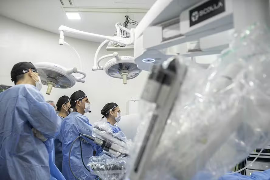 Ficarão dispensados médicos já registrados e estudantes que comecem o curso enquanto o projeto não virar lei.