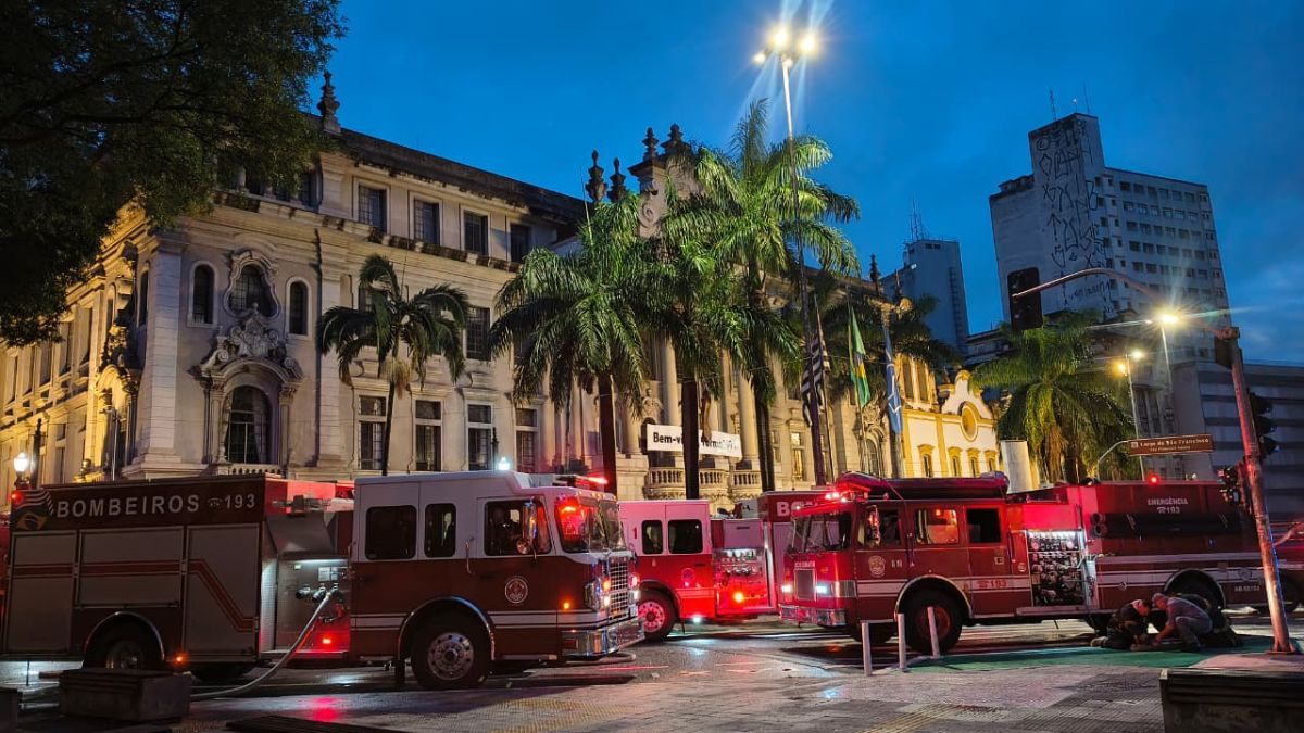 Incêndio atinge prédio centenário da Faculdade de Direito da USP no Centro de São Paulo