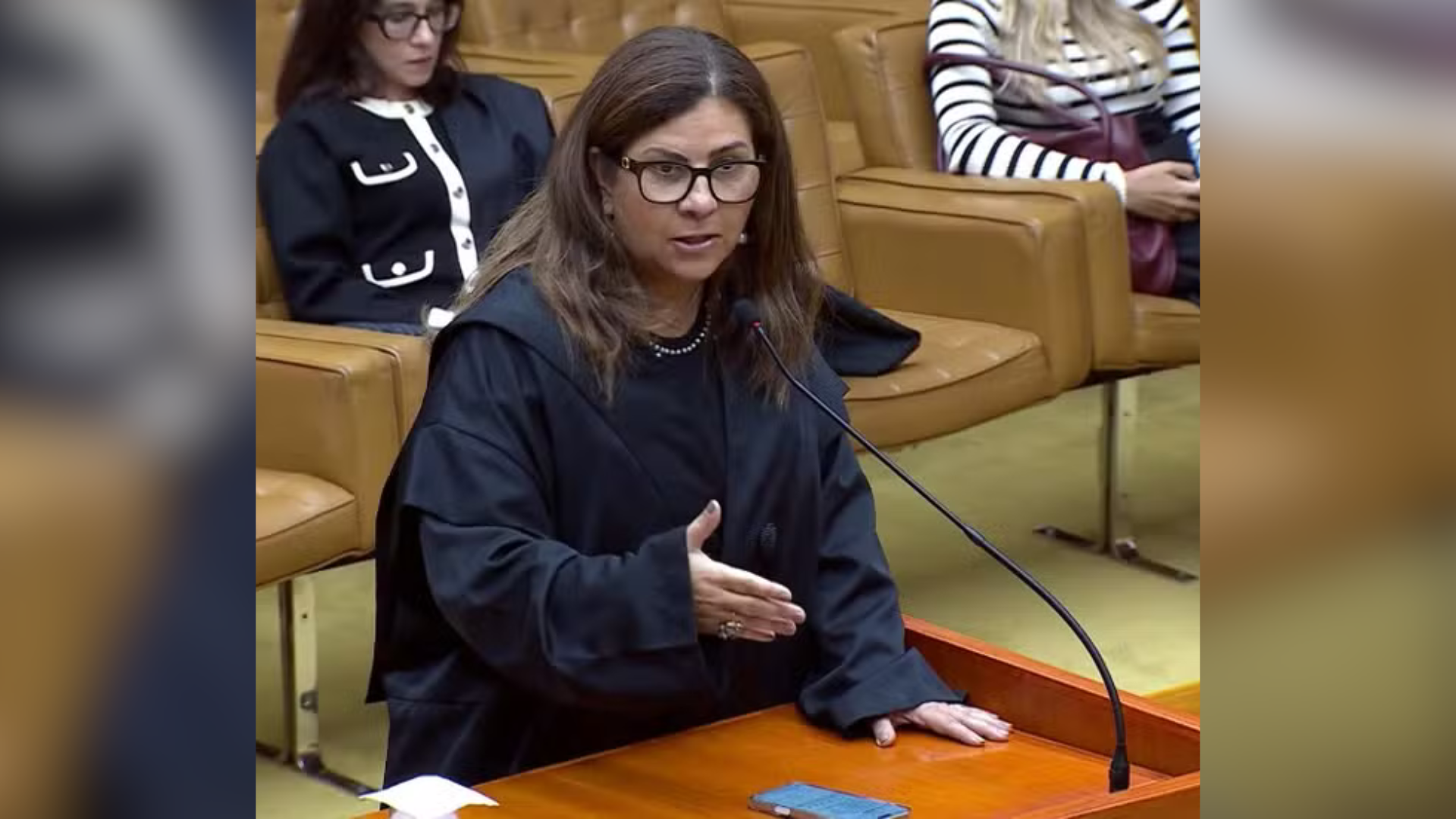 Magistrada criticou suspensão de benefícios extras do serviço público durante sessão no STF