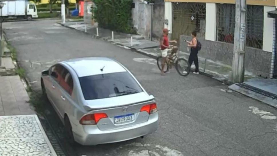 (Momento que a vítima é abordada pelo criminoso) 