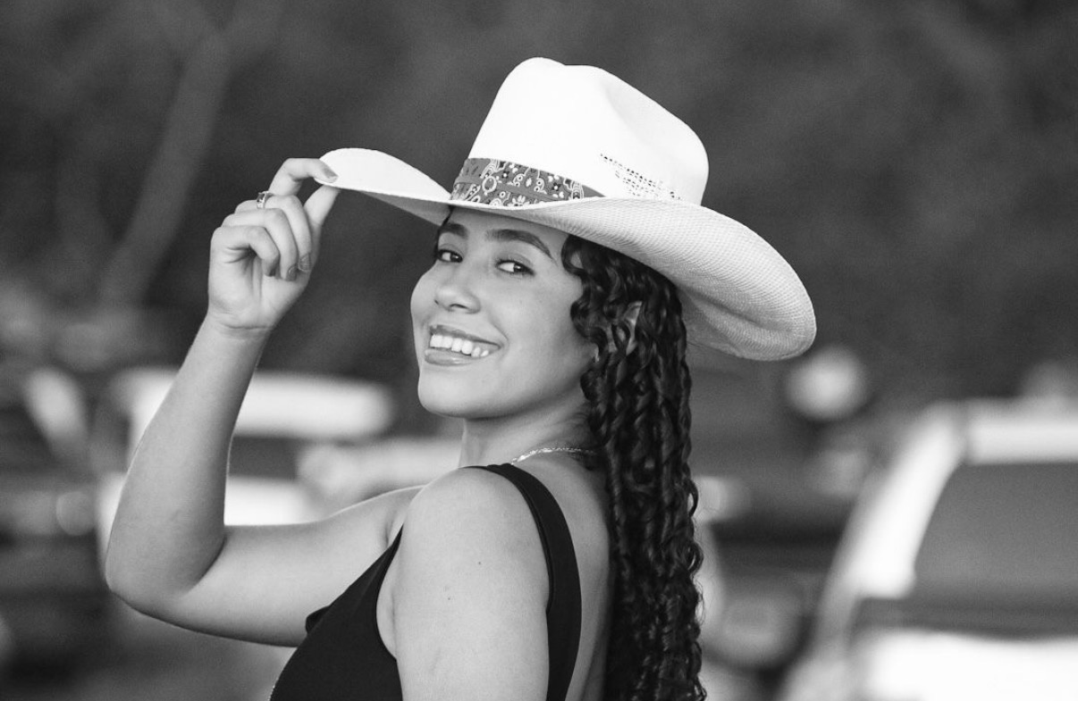 Anna Clara Araújo de Sousa completou 16 anos, nessa sexta-feira, para a alegria dos pais Onias e Leksandra Sousa.
