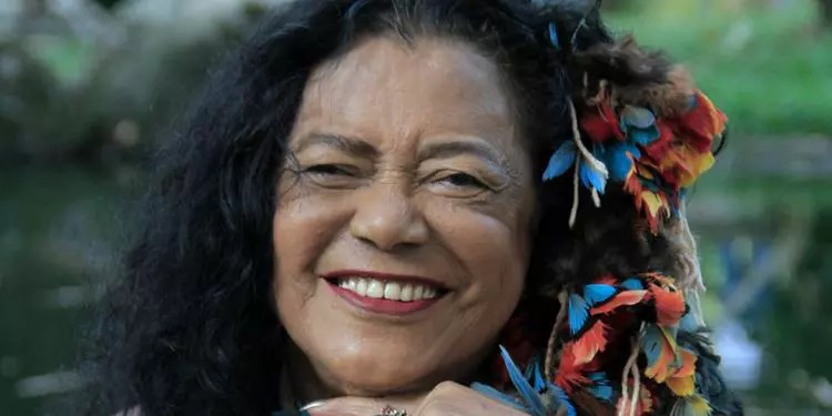 Cantora paraense Nazaré Pereira, homenageada pela Império Pedreirense