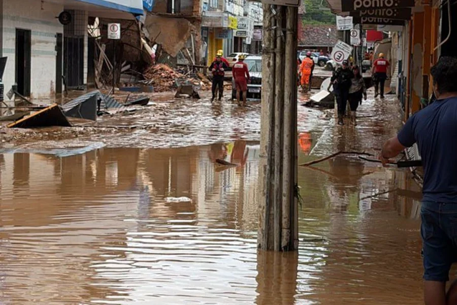 Chuvas intensas deixam 70 mortos e milhares sem casa em Minas Gerais