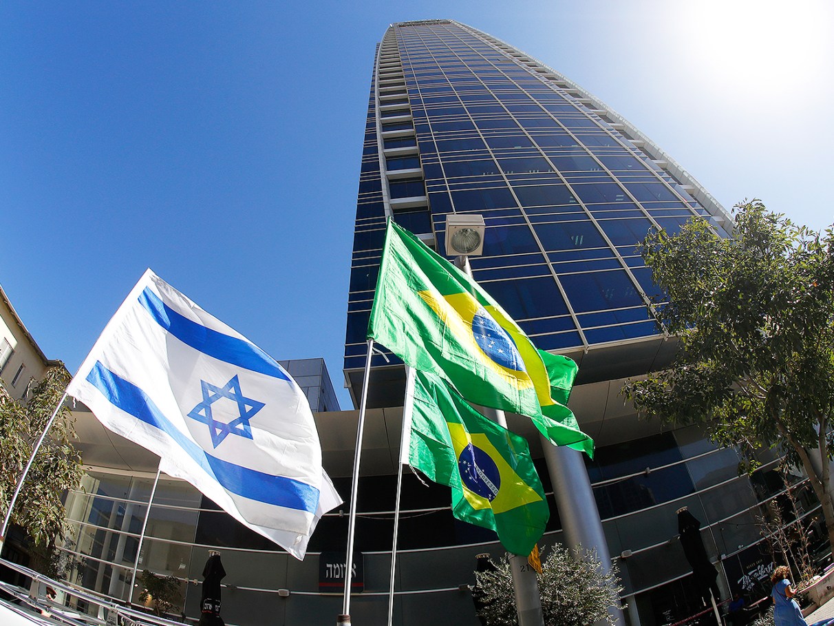 Embaixada do Brasil em Israel alerta cidadãos após escalada militar no Oriente Médio

