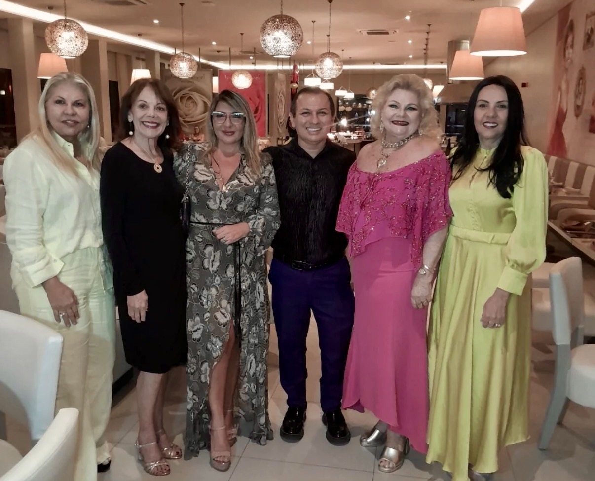 Malu Galucio, Safira Benzecry, Naiara Correa, Joaquim Lima, Clara Pinto e Neuza Lima. 