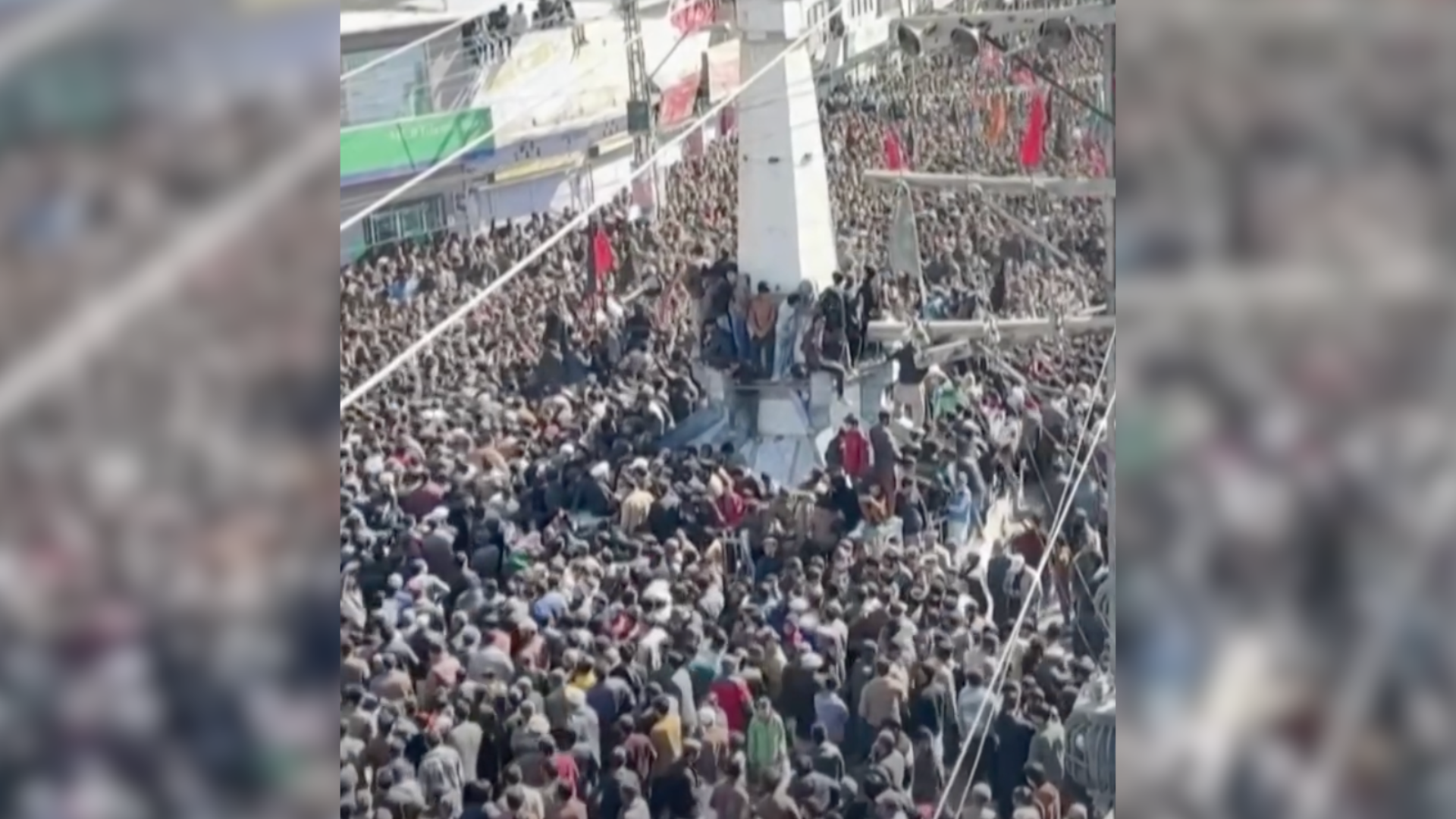 Manifestantes homenageiam Ali Khamenei e protestam contra Estados Unidos e Israel