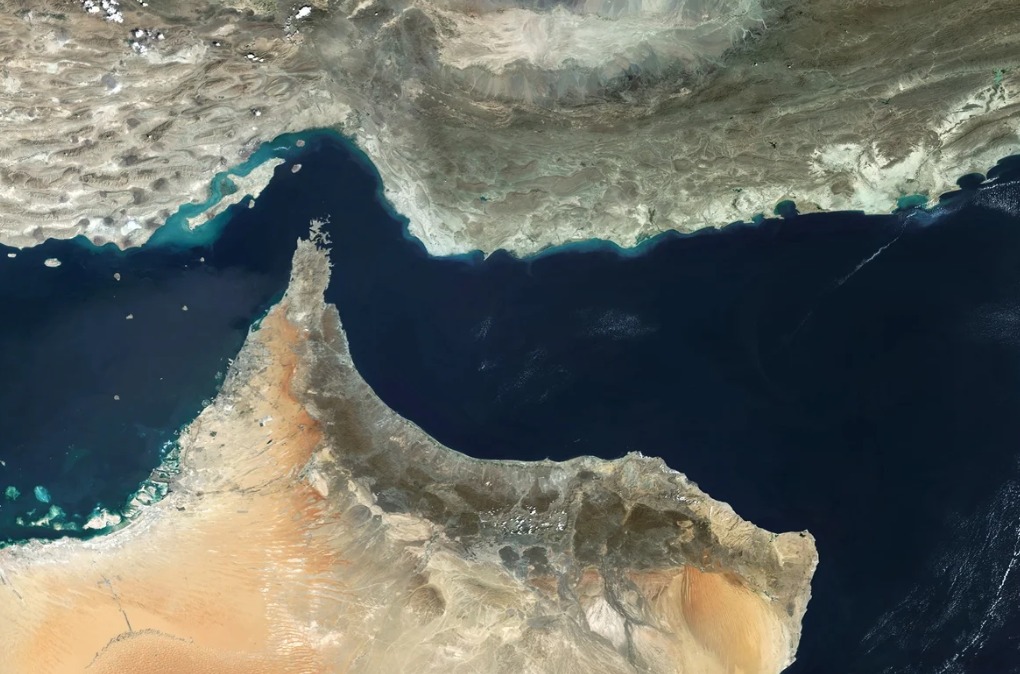 Imagem - Irã fecha Estreito de Ormuz e diz que incendiará navios que tentarem atravessar a rota