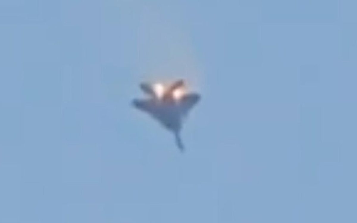 Os pilotos precisaram se ejetar após os disparos; Entenda