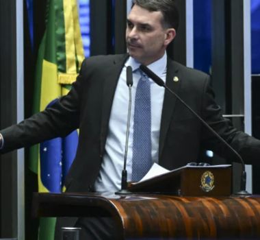 Imagem - Flávio Bolsonaro protocola PEC para acabar com reeleição de presidente