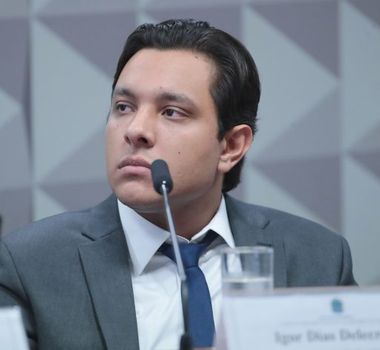 Imagem - INSS: Investigado por fraudar biometria de aposentados dribla investigações com uso de celular