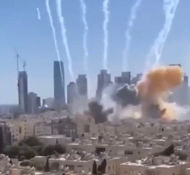 Imagem - Vídeo: Mísseis iranianos atingem área central de Israel e deixam feridos em Tel Aviv
