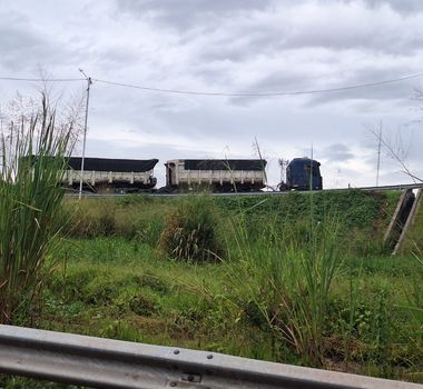 Imagem - Carreta parada em viaduto da BR-316 causa congestionamento e transtornos