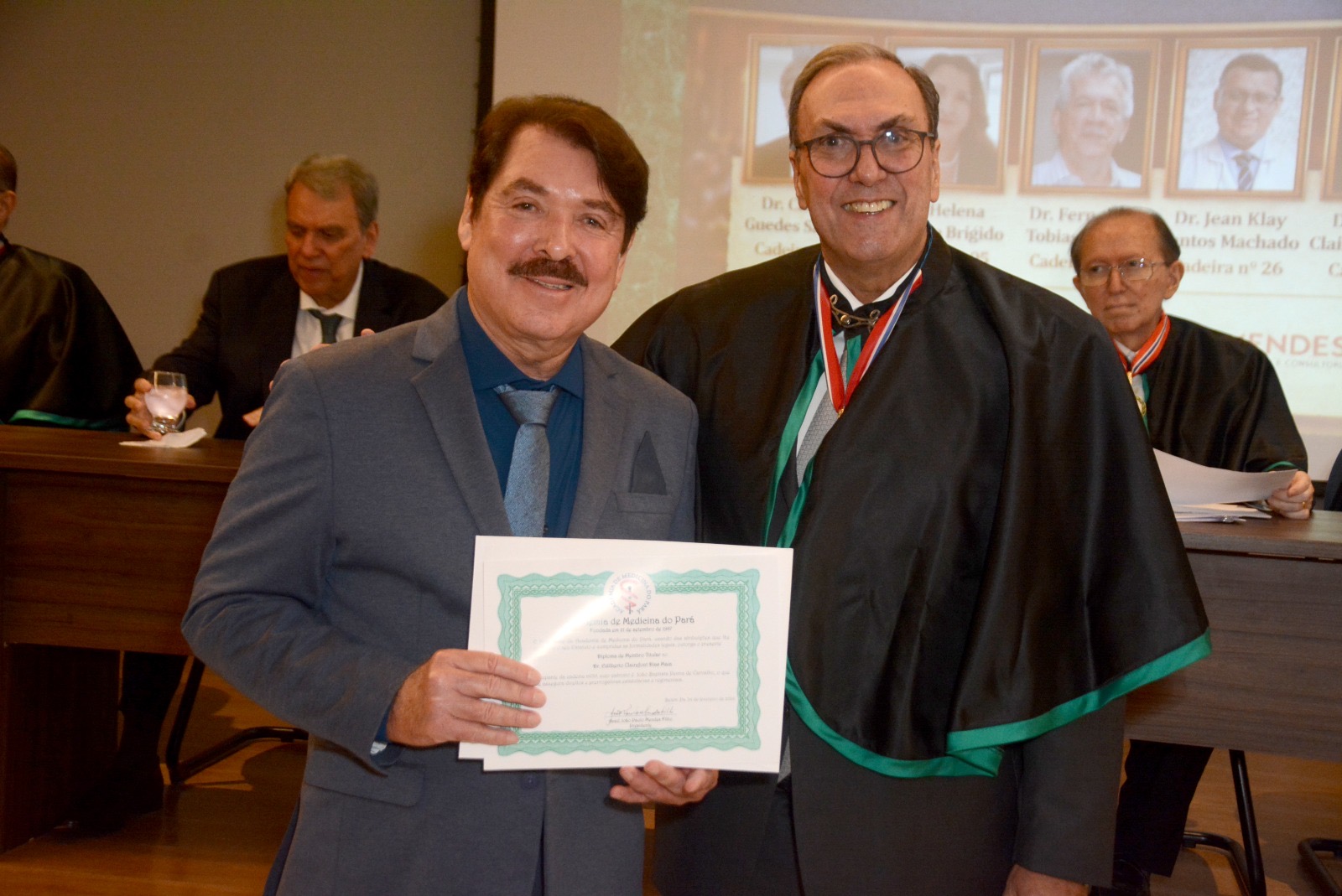 O novo acadêmico, Edilberto Maia, e João Paulo Mendes Filho, que presidiu a Sessão Solene de Posse 