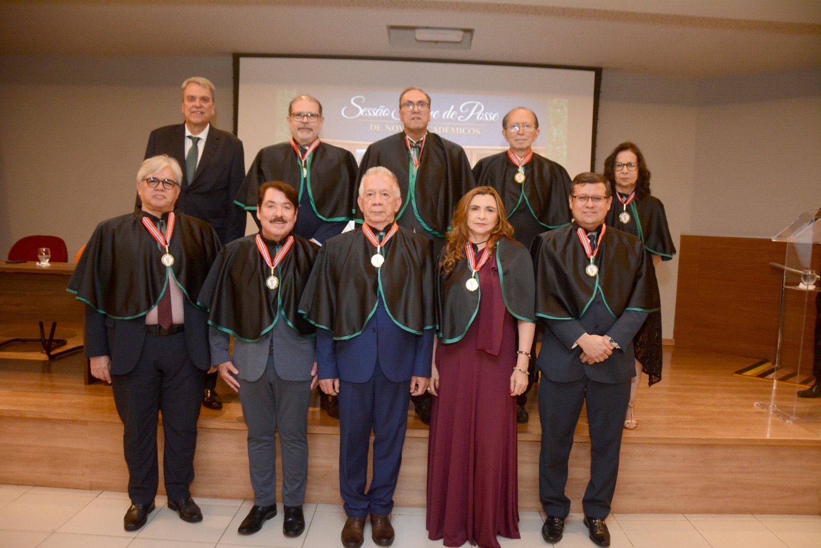 
Os médicos, Sérgio Mendes, Bruno Paes Barreto, João Paulo Mendes Filho, Silvestre Savino Neto e Consuelo Oliveira. Cláudio Salgado, Edilberto Maia, Fernando Silveira, Helena Brigido e Jean Klay Machado

