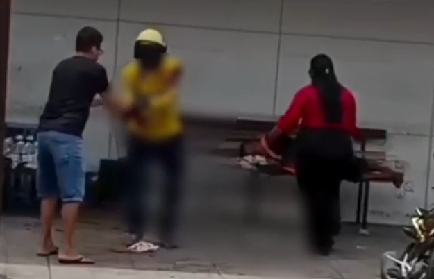 Vítima foi socorrida e encaminhada para hospital, onde passa por cirurgia; caso é investigado