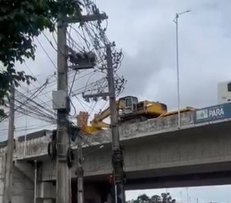 Imagem - Mais de 12 horas: carreta quebrada segue fechando trânsito na BR-316, em Ananindeua