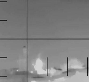 Imagem - Vídeo: Torpedo dos EUA atinge navio iraniano no Oceano Índico