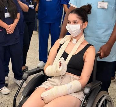 Imagem - Vídeo: Jovem esfaqueada 30 vezes por recusar namoro recebe alta do hospital