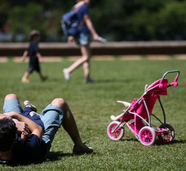 Imagem - Licença-paternidade de até 20 dias é aprovada no Senado