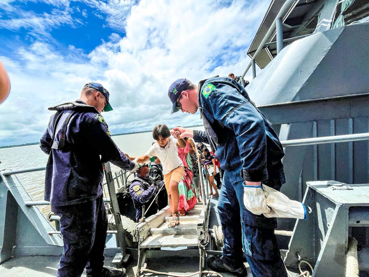 Marinha leva atendimento médico a populações carentes