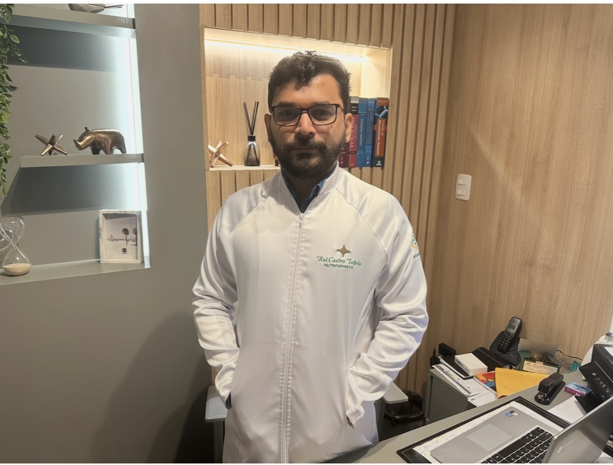 Nesta quarta, o nutricionista Rui Tofolo conta mais um ano de vida e sucesso, ele que faz parte do staff de ouro da Clínica Tofolo. A data será comemorada junto aos familiares. A coluna deseja felicidades perenes. 