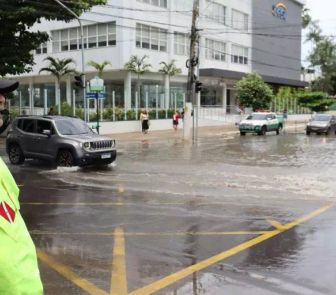 Imagem - Maré alta provoca mudanças no trânsito e bloqueios em vias de Belém; confira