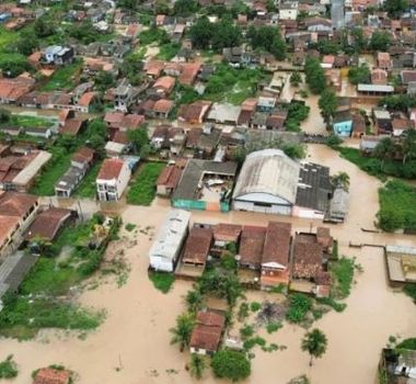 Imagem - Chuva provoca alagamentos na Feira Livre de Bragança