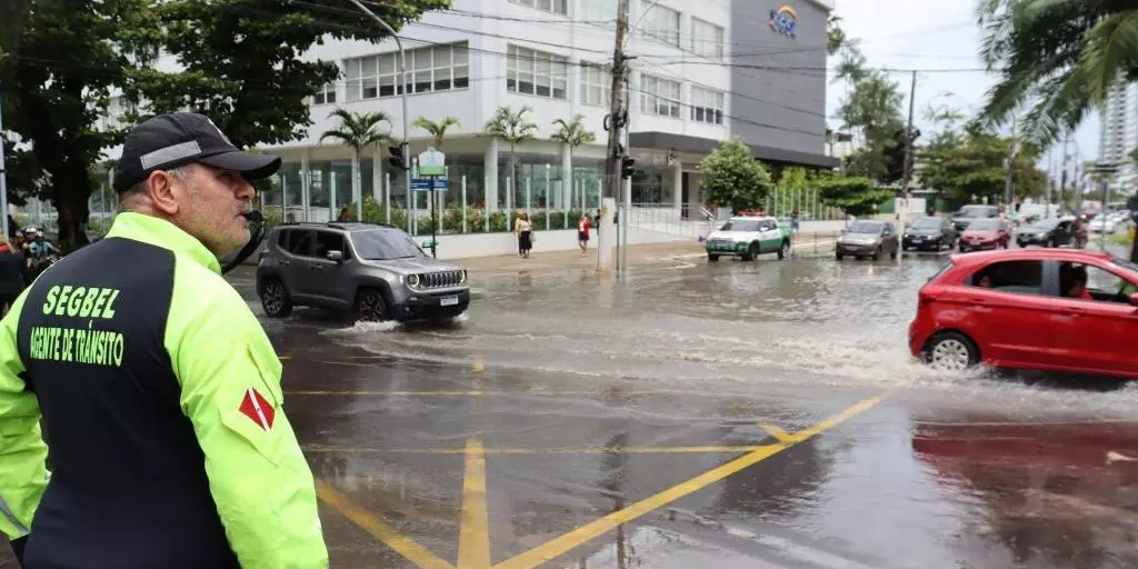 Maré alta provoca mudanças no trânsito e bloqueios em vias de Belém; confira