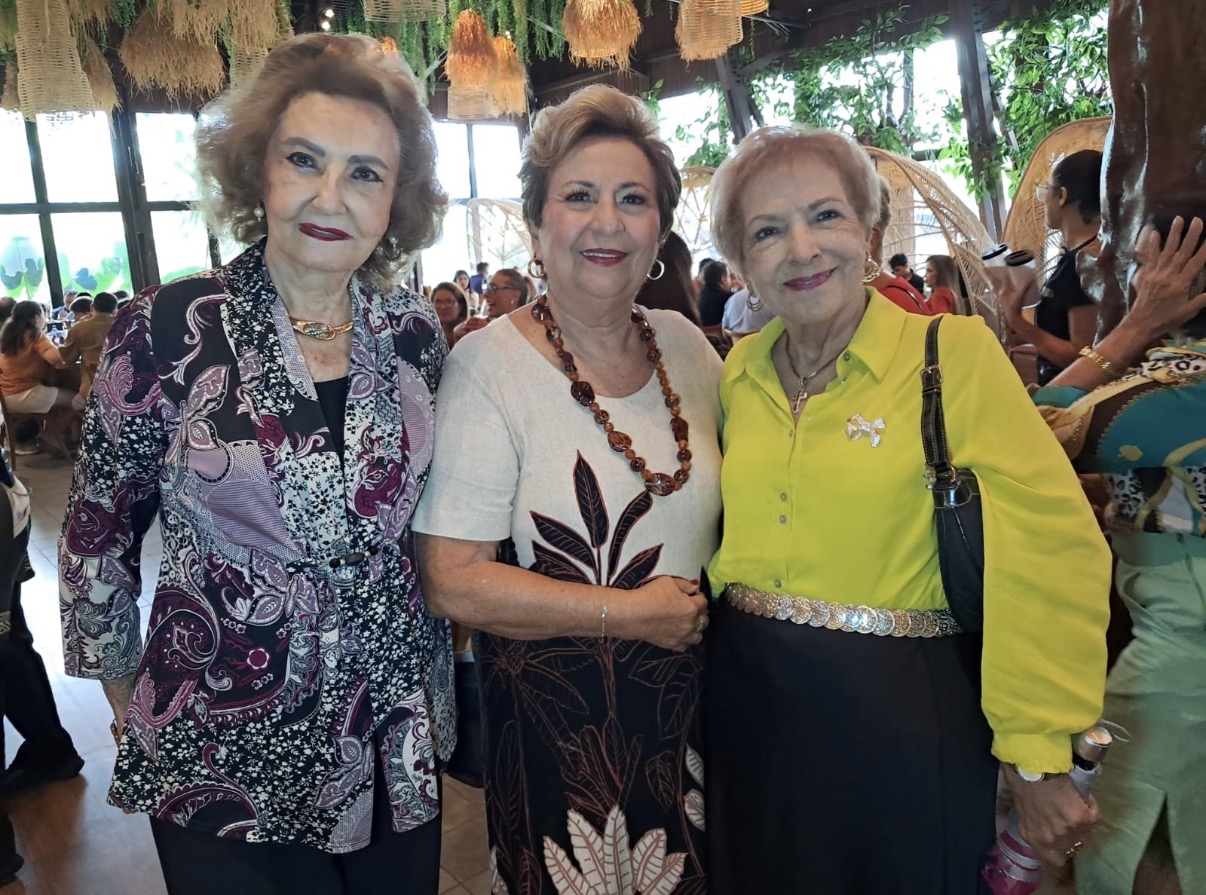 A aniversariante com Arlene Giordano e Ana Leão

