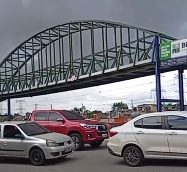 Imagem - Trânsito na Júlio César é liberado após ameaça de queda de passarela em Belém