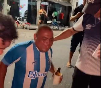 Imagem - Com ajuda de remista, torcedor do Paysandu cumpre promessa após título