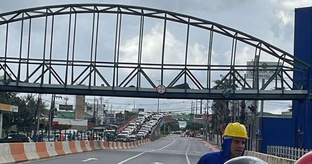 Remoção da estrutura deve durar cerca de 24 horas e faz parte das medidas após problema registrado na última sexta-feira