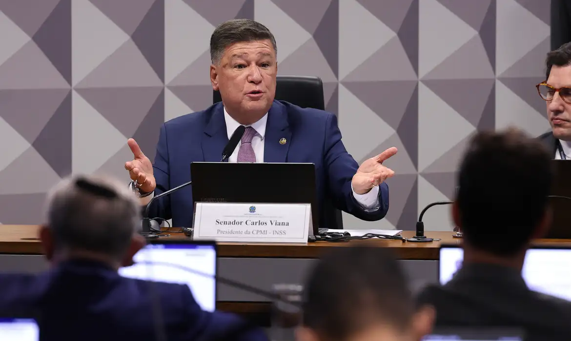 Presidente da comissão ameaça usar condução coercitiva

