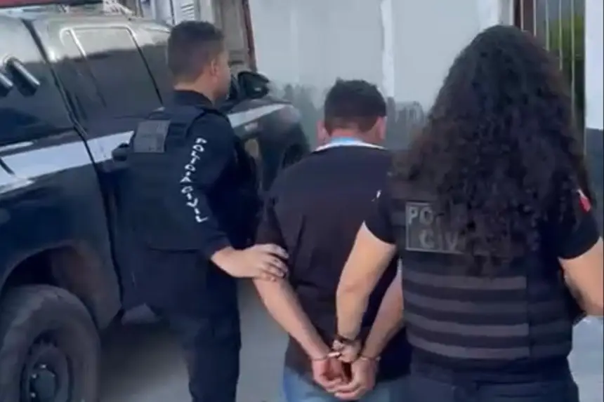 (As investigações apontavam que o suspeito, ex-companheiro da vítima, teria invadido o imóvel durante a noite, cometido o crime e, em seguida, subtraído objetos da residência.)