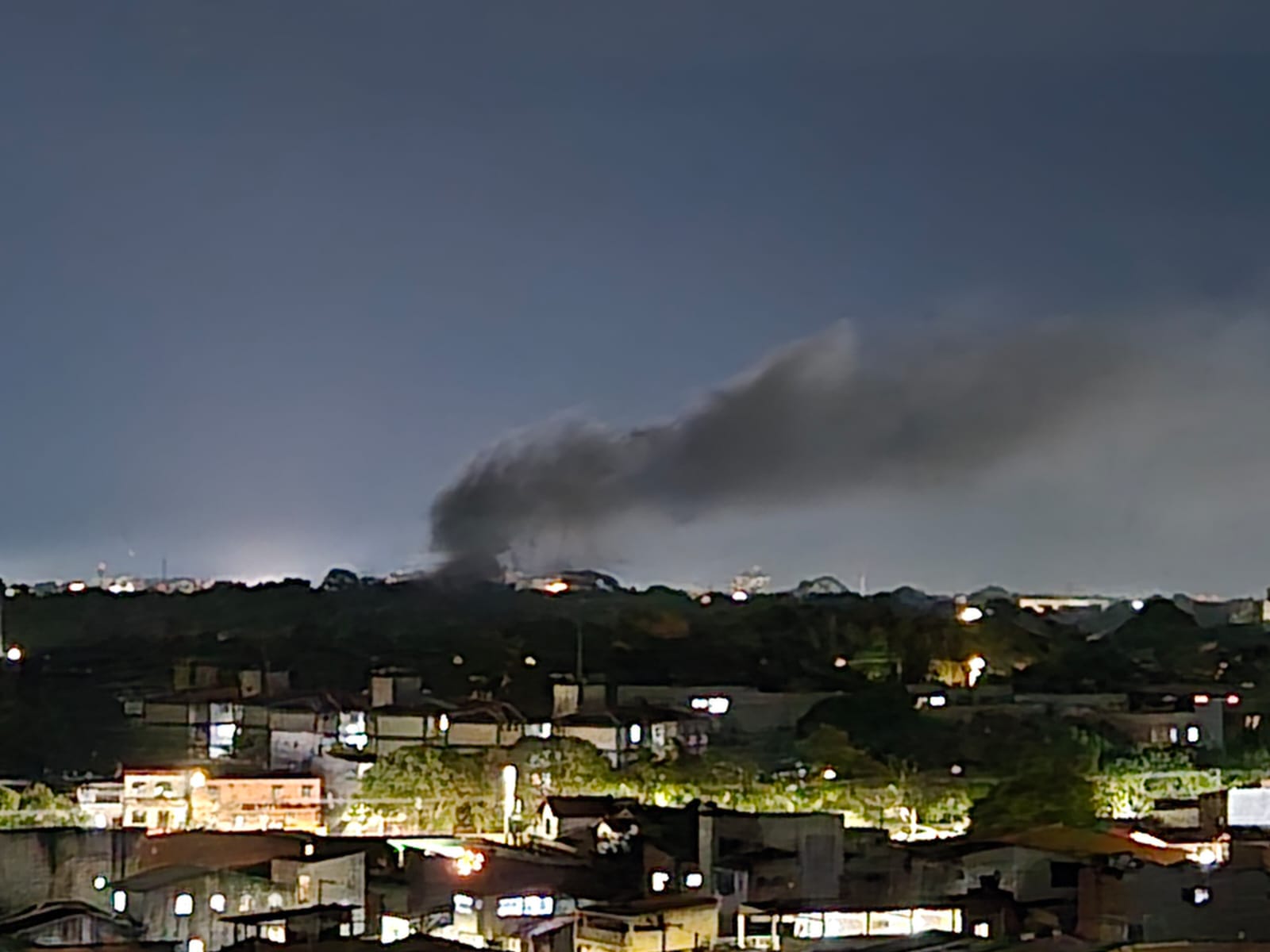 Imagem - Curto-circuito em celular causa incêndio e destrói parte de residência em Ananindeua