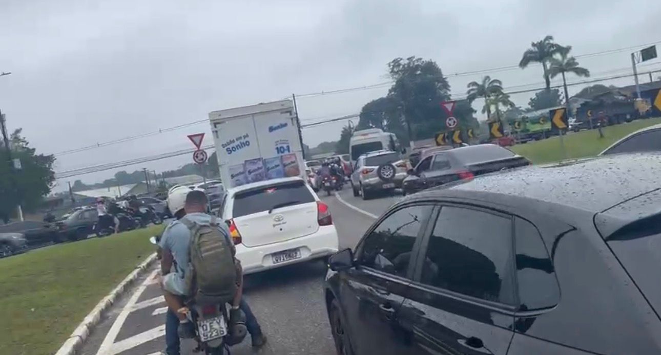 Retirada de passarela na Júlio César trava o trânsito em Belém; veja os pontos de congestionamento