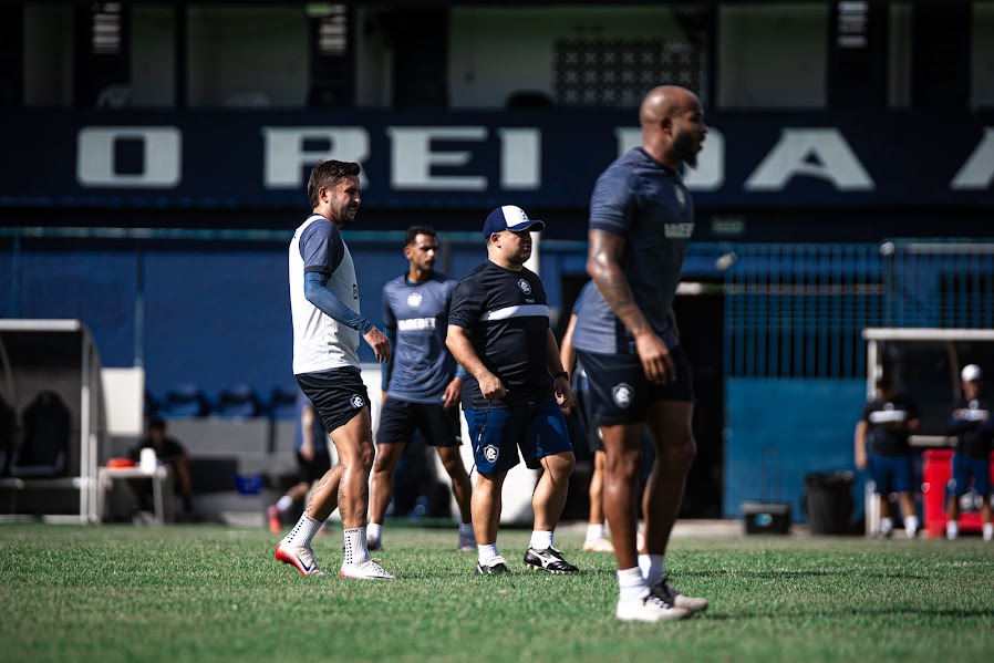 Comissão técnica quer reduzir o número de jogadores no Baenão - 